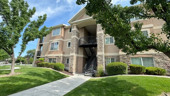Building Photo - Beautiful 3 bedroom 2 bath in Pleasant Grove