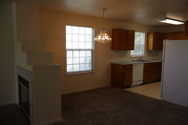 Building Photo - Cozy & Spacious 3-Bedroom Townhome In Fort...