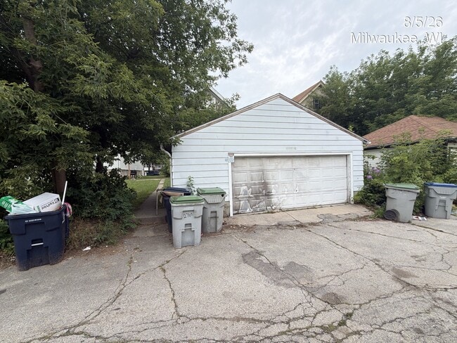 Building Photo - 2762 N 51st St