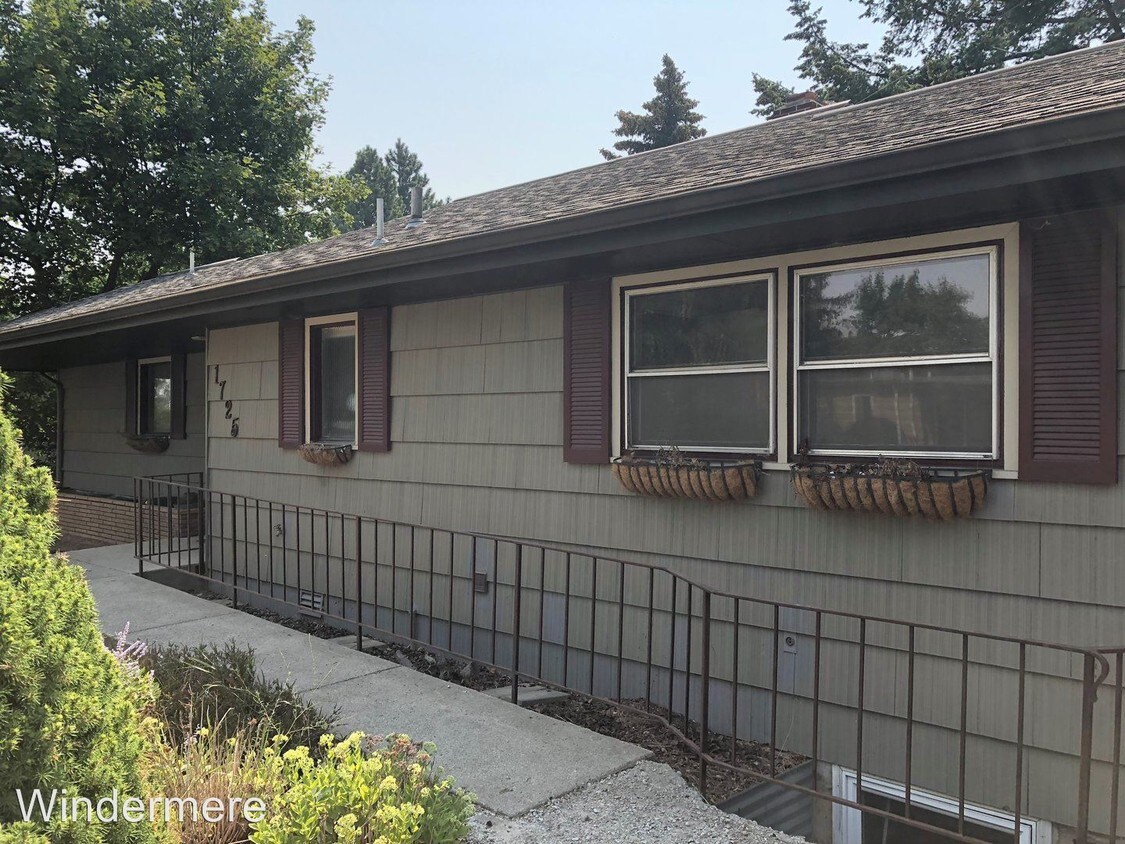Foto principal - 4 br, 2 bath House - 1725 NE Upper Drive