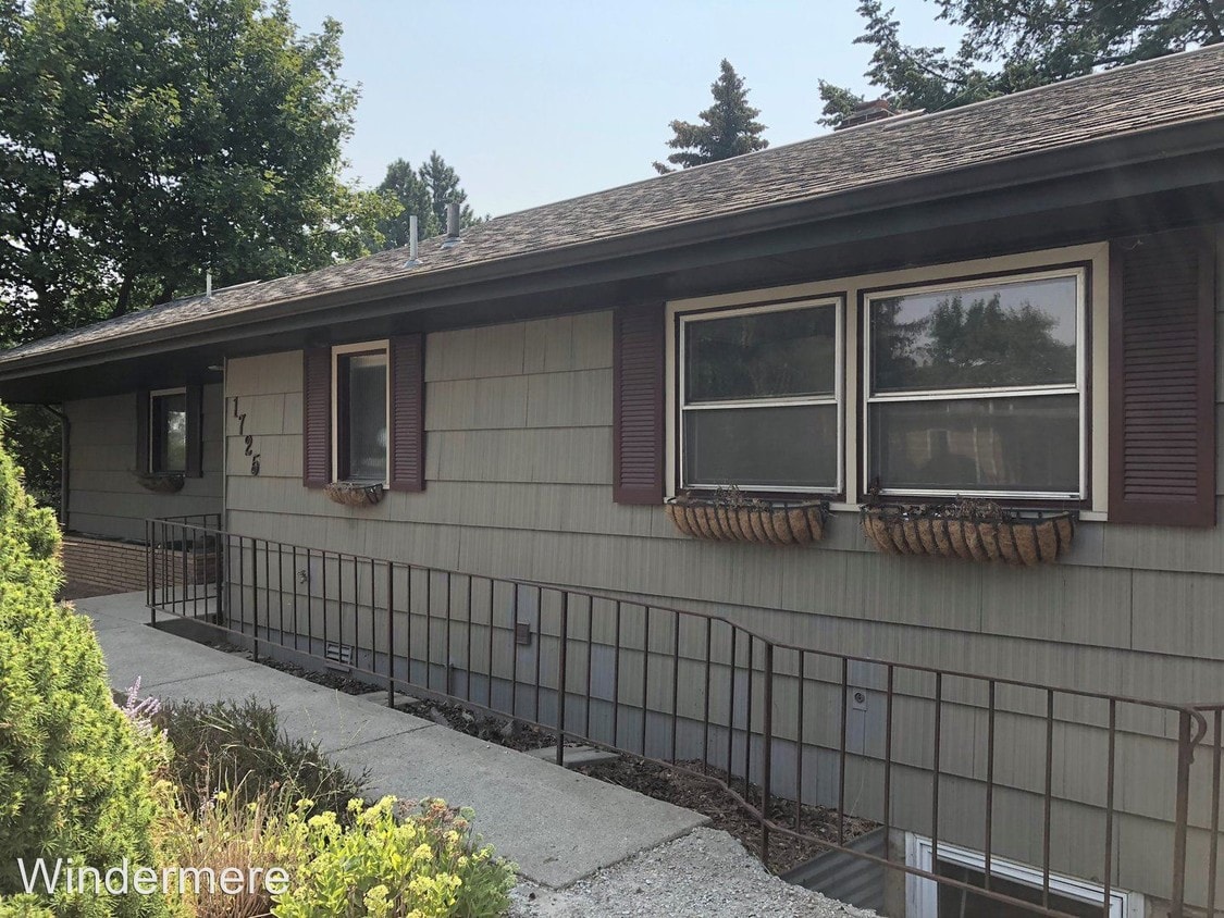 Primary Photo - 4 br, 2 bath House - 1725 NE Upper Drive
