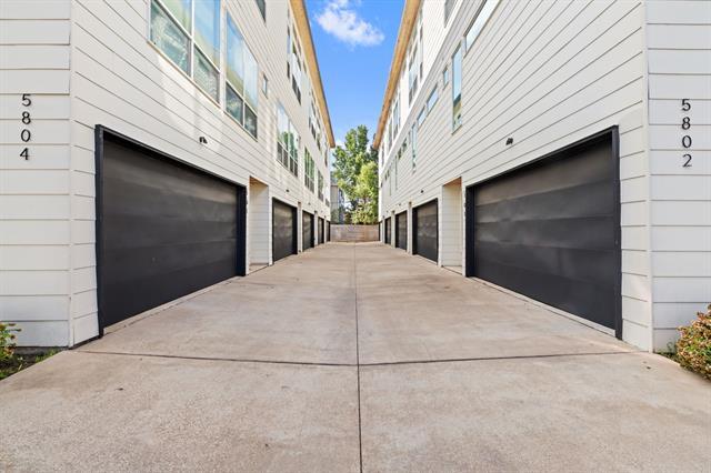 Building Photo - 5802 Lindell Ave