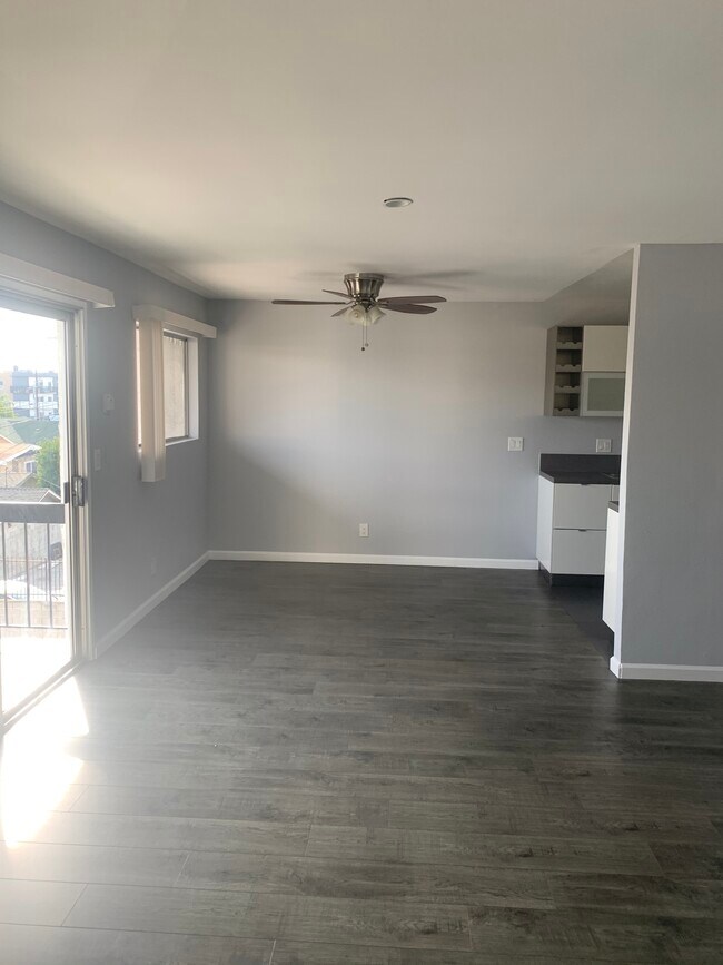 Foto del edificio - 658 N Wilton Pl