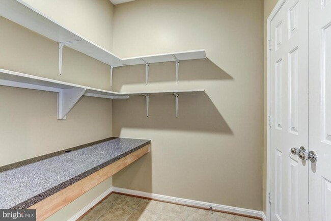 Foto del edificio - 5106 Travis Edward Way