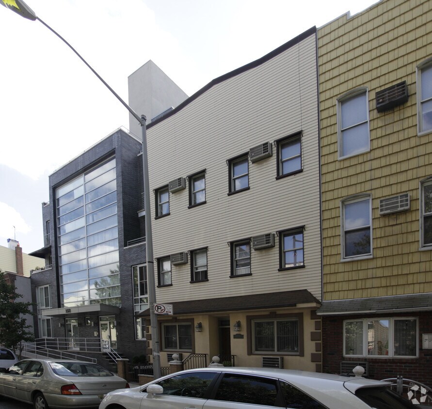 Foto del edificio - 150 Withers St