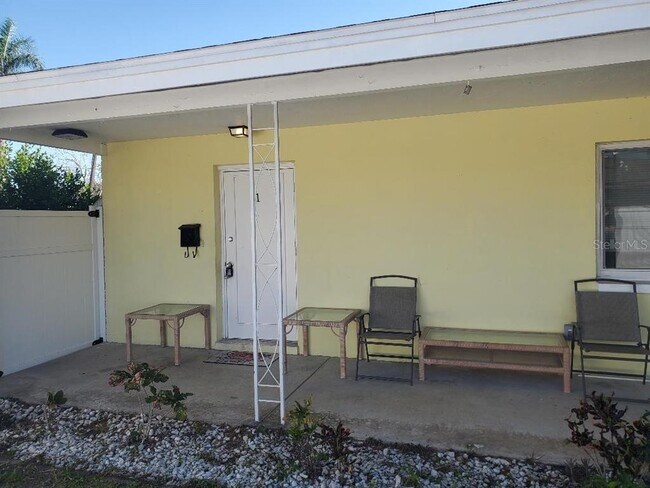 Foto del edificio - 1020 70th St N