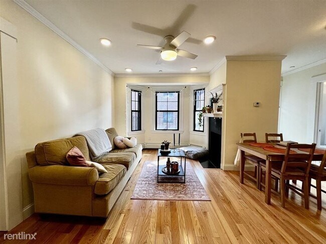 Foto del edificio - 219 Commonwealth Ave