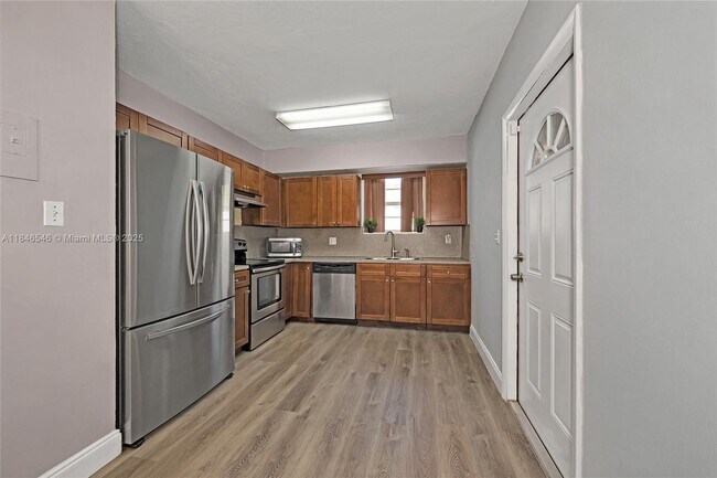 Foto del edificio - 1351 NE 156th St