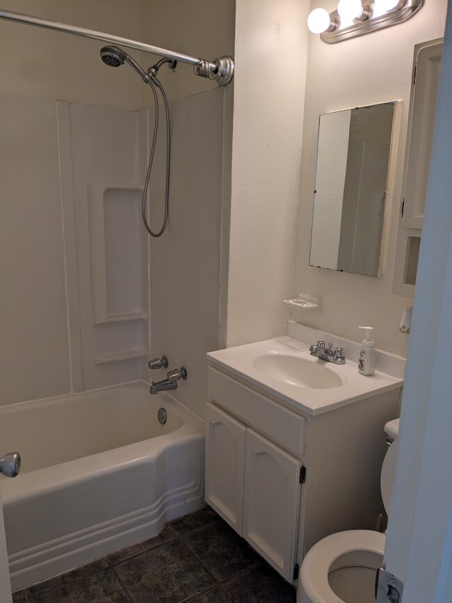 BATH - 1826 Fremont St
