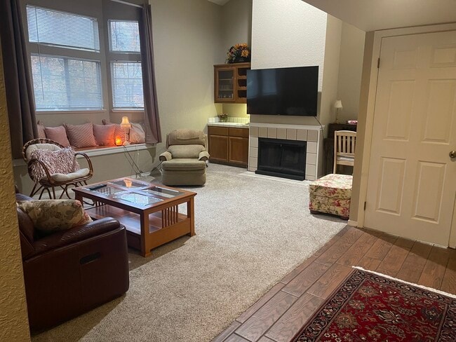 Building Photo - 209 Live Oak Cir