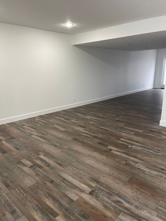 Building Photo - BEAUTIFUL 3 BEDROOM 2.5 BATHROOM TOWNHOUSE...