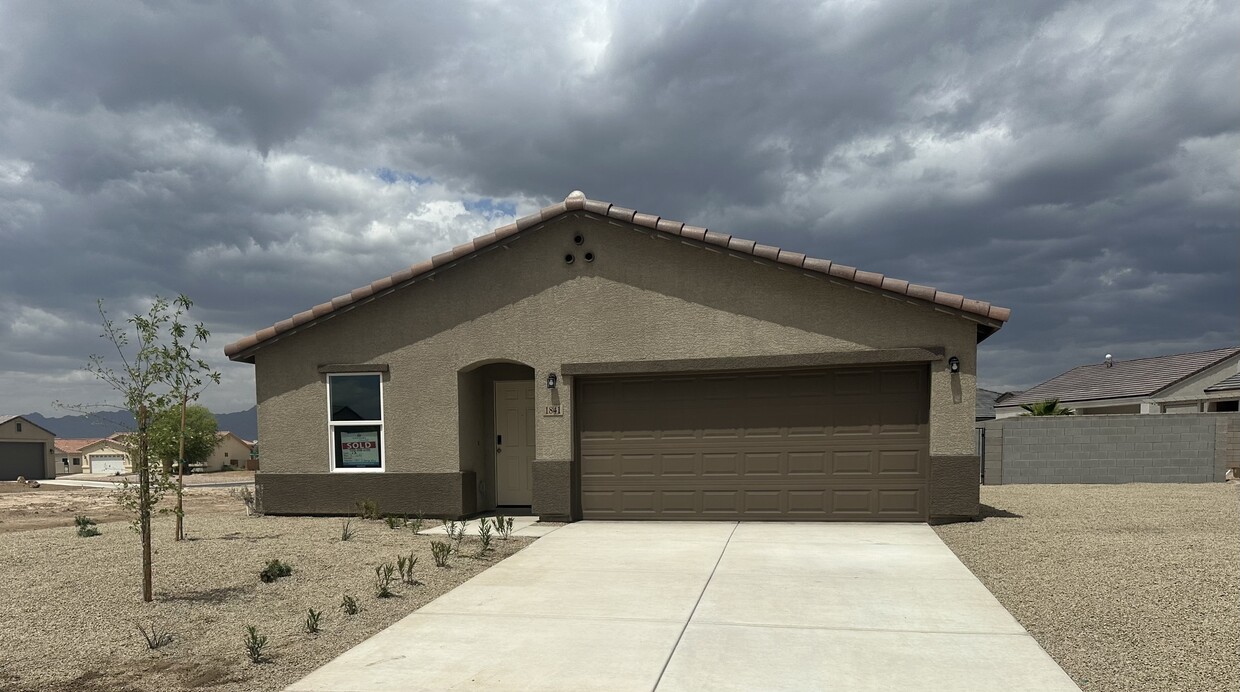 Primary Photo - 1841 E Spring Way