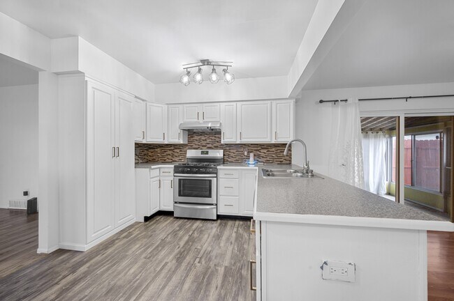 Foto del edificio - 2243 Common Rd