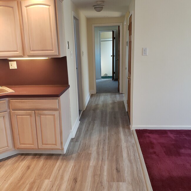 1278 G St Unit 2nd Floor 1 BR w/office, Valley Stream, NY 11580