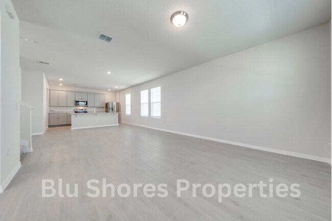 Great Room - 276 S Zuni Rd