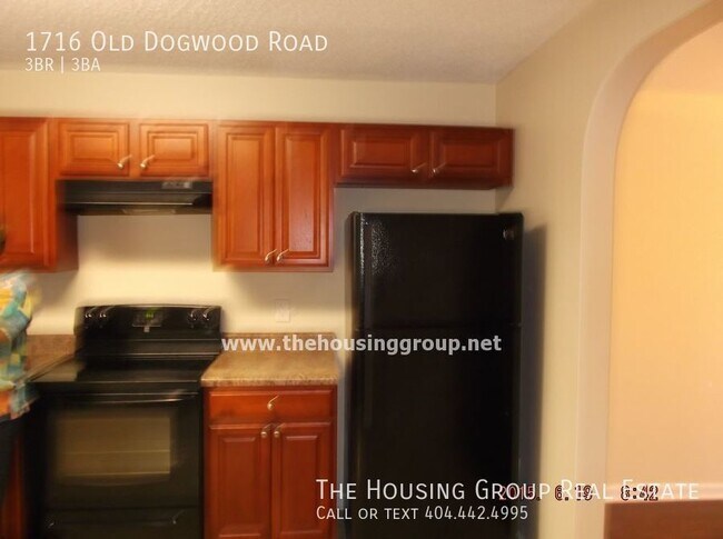 Building Photo - Beautiful 3 BR Joneboro Townhome