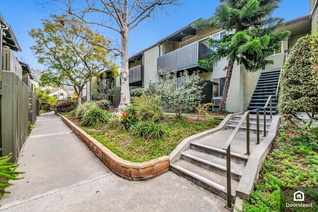 Foto del edificio - 4826 Hollow Corner Rd