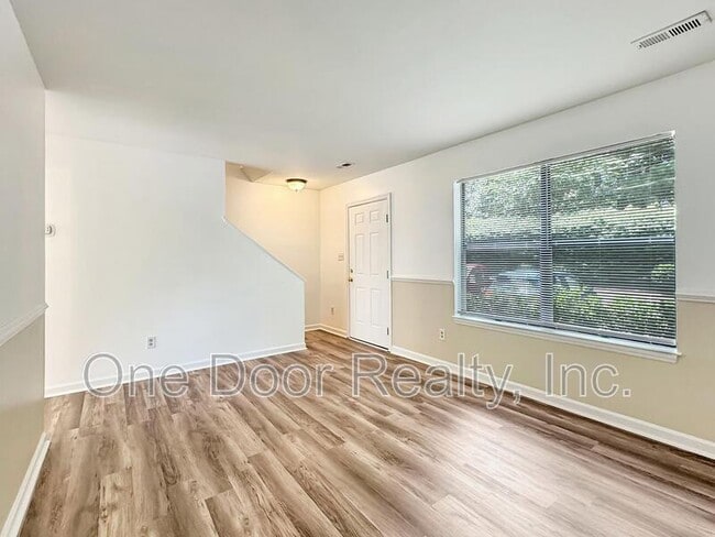 Building Photo - 285 Merrimac Trail