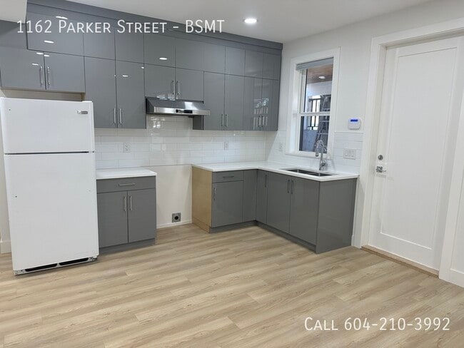 Photo du bâtiment - Brand New Suite in White Rock