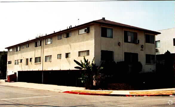 Foto del edificio - 4902 Rosewood Ave