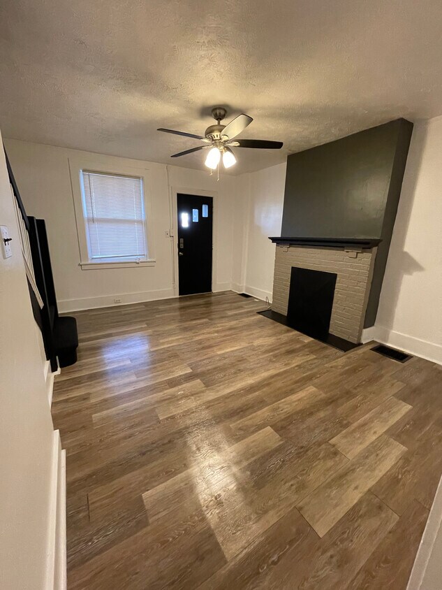 Living room - 6942 Churchland St