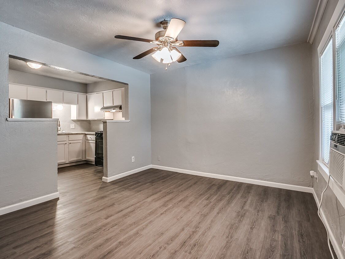 415 Elm Ave Unit 3, Norman, OK 73069 Room for Rent in Norman, OK