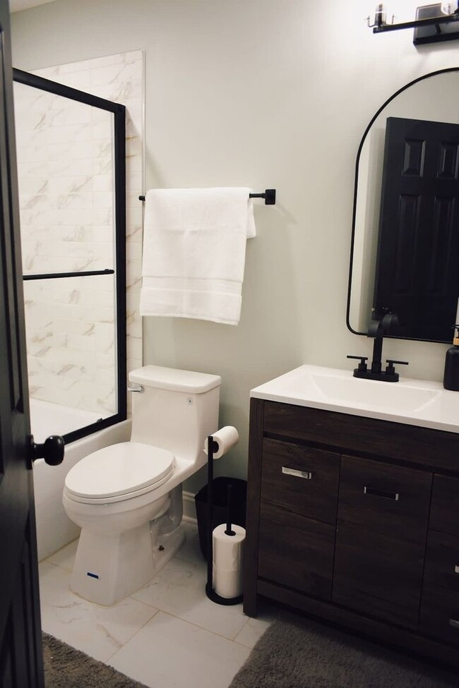Building Photo - 5558 River Heights Crossing SE