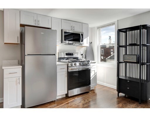 Foto principal - 240 E St