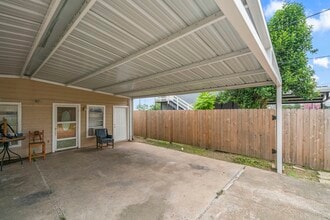 Building Photo - 303 Linwood St