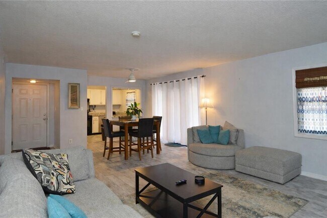 Building Photo - 3873 Pompano Dr SE