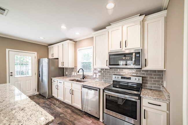 Bright & Spacious Kitchen - Virtuoso Apartments