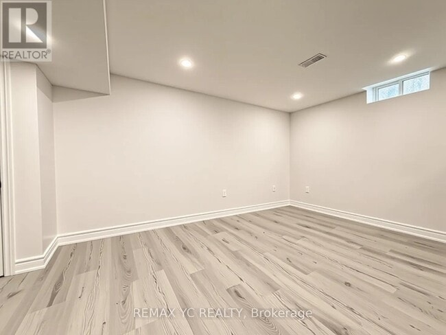 Building Photo - 402 Handley Crescent