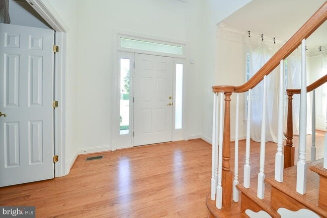 Building Photo - 855 Charwhit Ct
