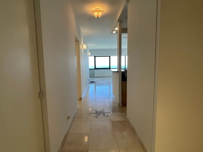 Foto del edificio - 175 E Delaware Pl