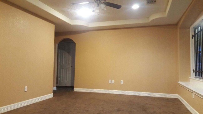 Foto del edificio - 701 Twin Oaks St