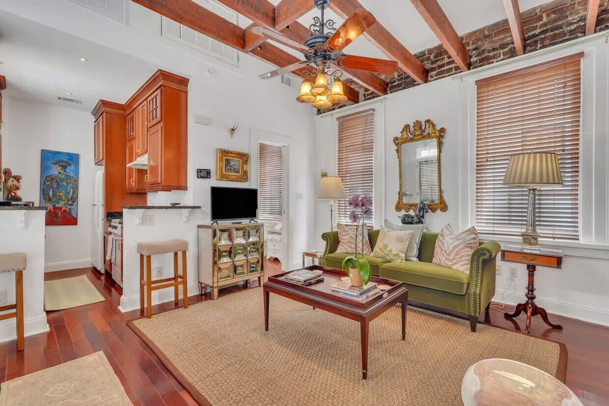Foto principal - 9 W Gordon Ln