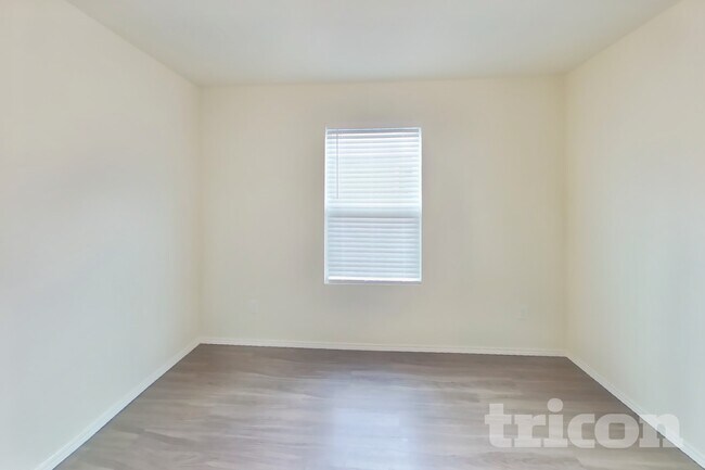 Foto del edificio - 5672 McClelland St