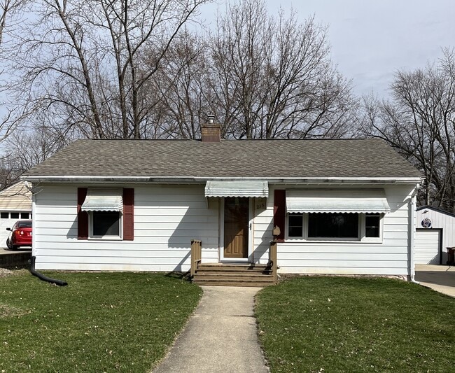 Building Photo - 215 Vale Ave N