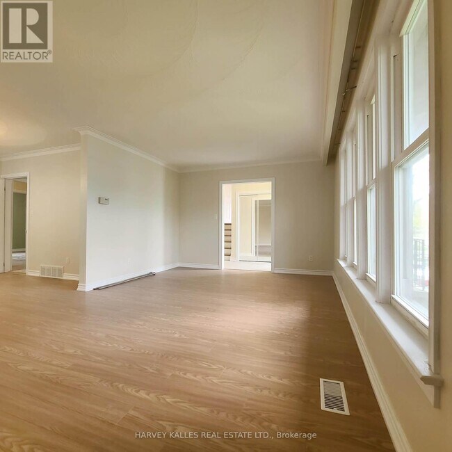 Building Photo - 114 Empress Ave