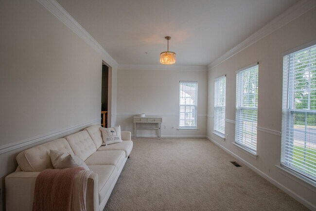 Foto del edificio - Stunning 5 BR/5 BA Single-Family Home in U...