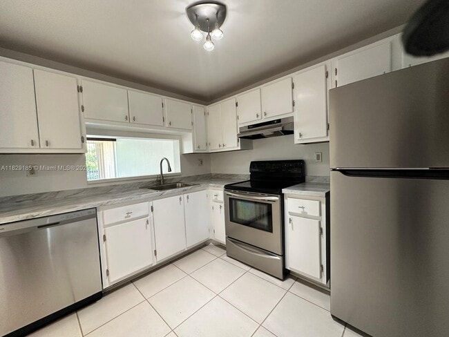 Building Photo - 10985 SW 107th St