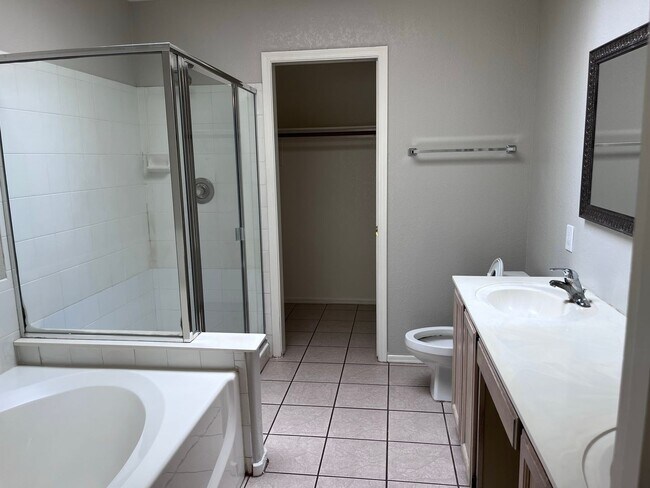 Foto del edificio - Coming Soon- 3 Bed/ 2Bath Single Level Hom...