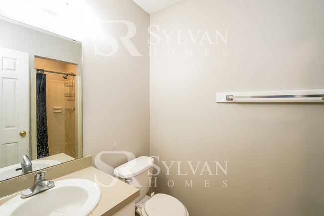 Building Photo - Feel welcome in this well-maintained 4BR 2...