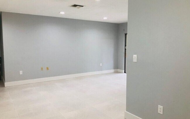 Foto del edificio - 930 Benevento Ave