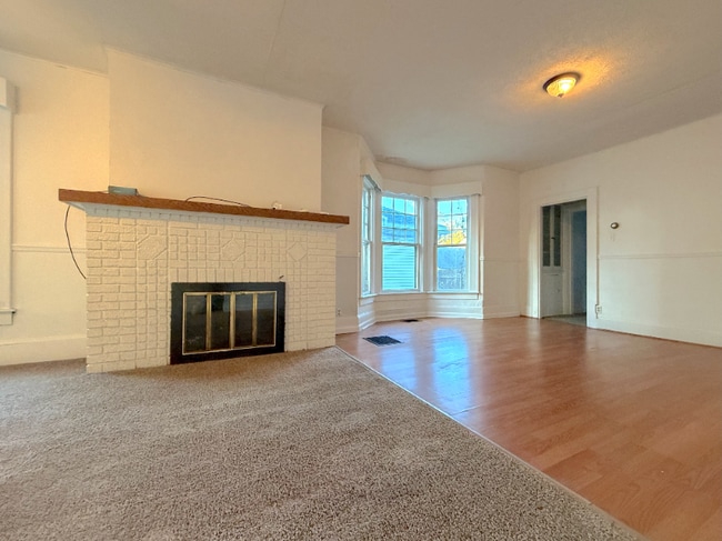 Building Photo - 609 N Main St