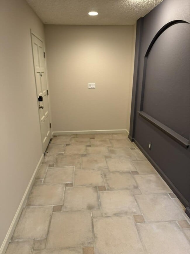 Building Photo - 2439 Sharon Oaks Dr