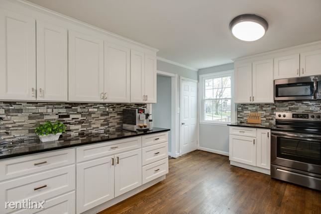 Foto principal - 3 br, 2 bath House - 719 i Harding Pl