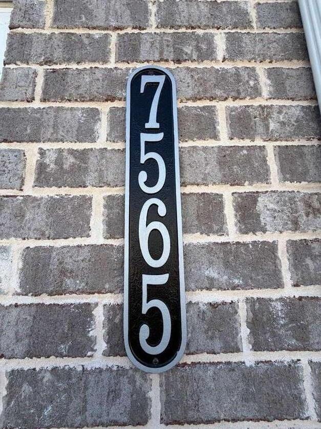 Foto del edificio - 7565 Knoll Hollow Rd