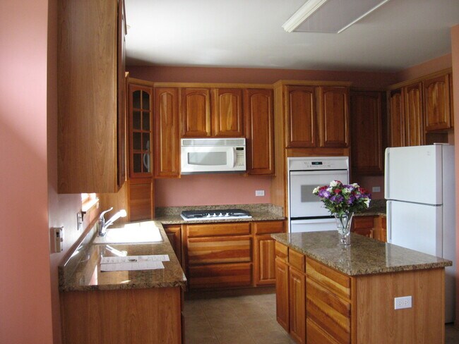 Building Photo - 11230 Balmoral Dr