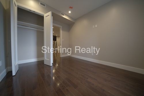 Building Photo - 2724 Hoyt Ave S